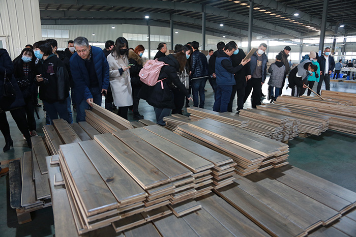 壹号娱乐地板生产车间